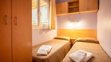 Comfort Chalet, 3 Bedrooms | 4 bedrooms, bed sheets