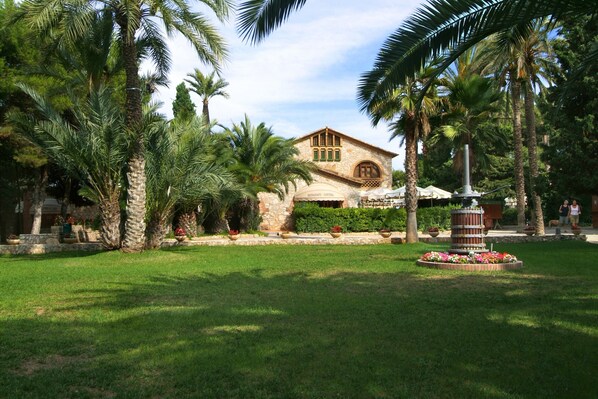 Classic Chalet, 3 Bedrooms | Property grounds - Good Standard Furnished Chalet on Nice Park (Castellet i la Gornal)
