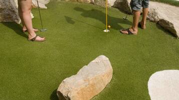 Comfort Chalet, 3 Bedrooms | Property grounds