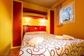 Classic Chalet, 3 Bedrooms - Good Standard Furnished Chalet on Nice Park (Castellet i la Gornal)