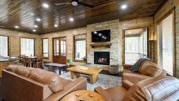 Cabin, Multiple Beds, Hot Tub, Garden View (River Fork Retreat) | Living area