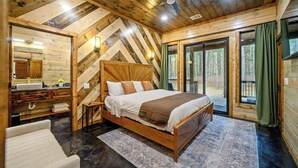캐빈, 침대(여러 개), 온수 욕조, 정원 전망 (River Fork Retreat) | 4 개의 침실, 각각 다른 스타일의 인테리어, 각각 다르게 가구 비치, 침대 시트