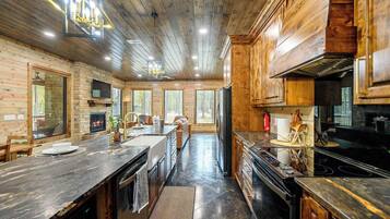 Cabin, Multiple Beds, Hot Tub, Garden View (River Fork Retreat) | Private kitchen