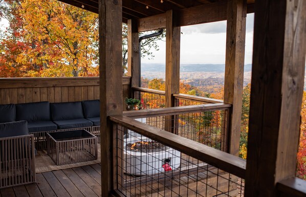 Terrace/patio - 2BD Mountain-Top Cabin Near Smoky Mountains (Seymour)