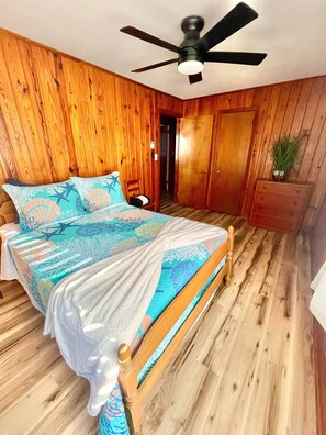 2 bedrooms, desk, iron/ironing board, travel cot - Ocean View Beach Cottage+ Hot Tub/Steps to Beach /Pet-Friendly/Vintage
Vibe (North Myrtle Beach)
