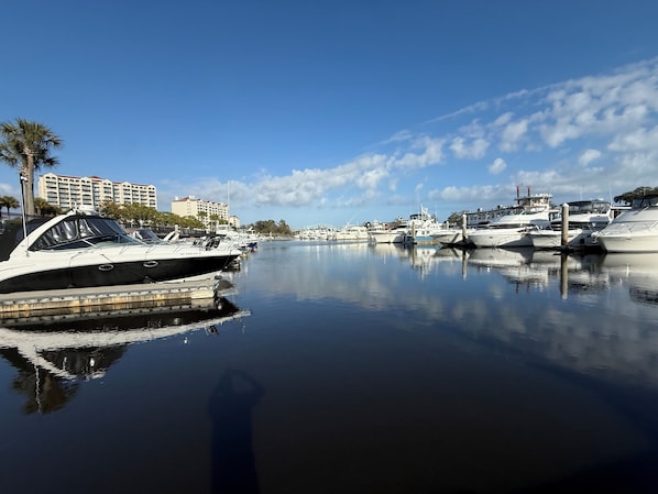 Marina - Ocean View Beach Cottage+ Hot Tub/Steps to Beach /Pet-Friendly/Vintage
Vibe (North Myrtle Beach)
