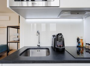 Apartment | Private kitchen - Iconic Nightlife Studio 204 (Porto)