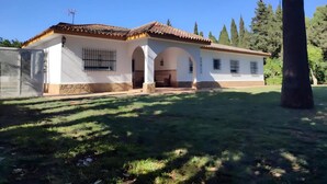 Apartment | Exterior - Holiday Home With Pool in Jerez (Jerez de la Frontera)