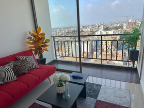 Departamento, 2 habitaciones, para no fumadores, vista a la ciudad | Área de sala de estar