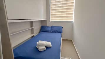 Departamento, 2 habitaciones, para no fumadores, vista a la ciudad | Tabla de planchar con plancha y wifi gratis