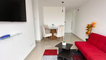 Departamento, 2 habitaciones, para no fumadores, vista a la ciudad | Área de sala de estar