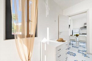Fridge, stovetop, coffee/tea maker, electric kettle - Apartment 'Le Case Di Chri' with Wi-Fi and Air Conditioning (Mattinata)