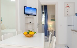Dining - Le Case Di Chri Apartment with Wi-Fi and Air Conditioning (Mattinata)