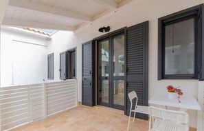 Terrace/patio - Apartment 'Le Case Di Chri' with Wi-Fi and Air Conditioning (Mattinata)