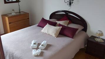 Iron/ironing board, WiFi, bed sheets