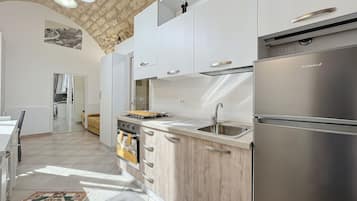 Réfrigérateur, four, plaque de cuisson, cafetiÚre/bouilloire