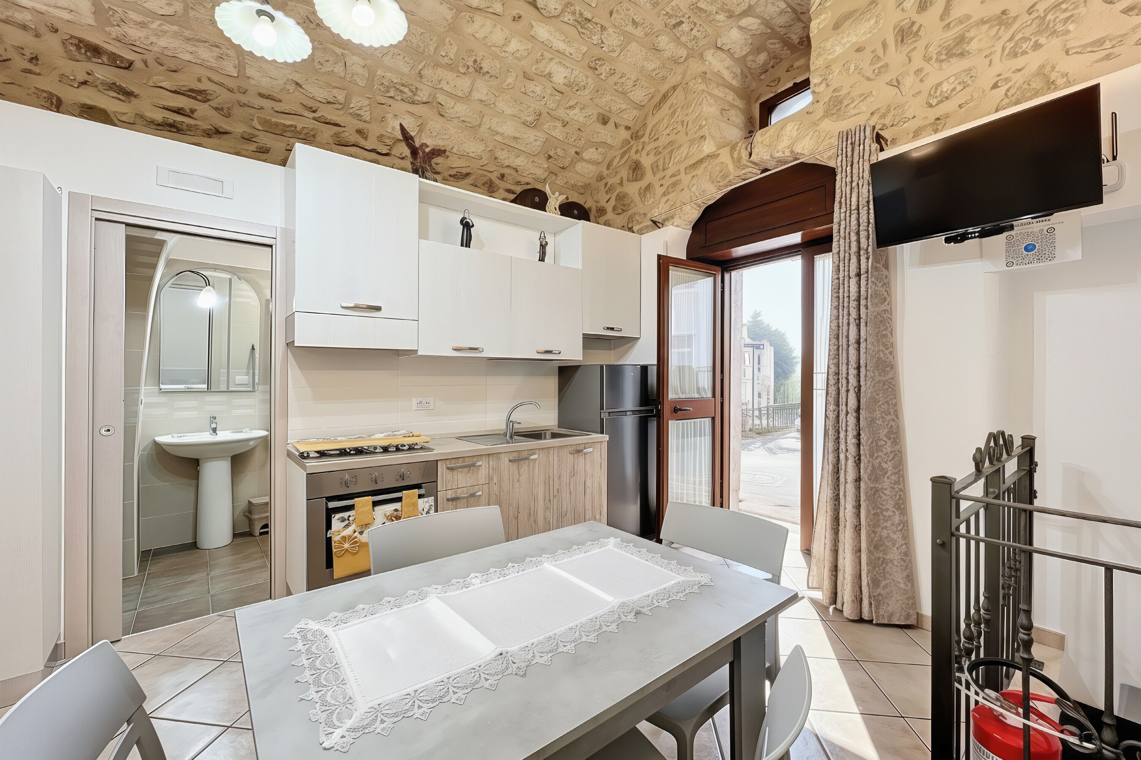 Geladeira, fogão, cooktop, cafeteira/chaleira