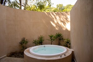 Outdoor spa tub - Peregrina Tulum 102A 2BR Luxury Condo (Tulum)