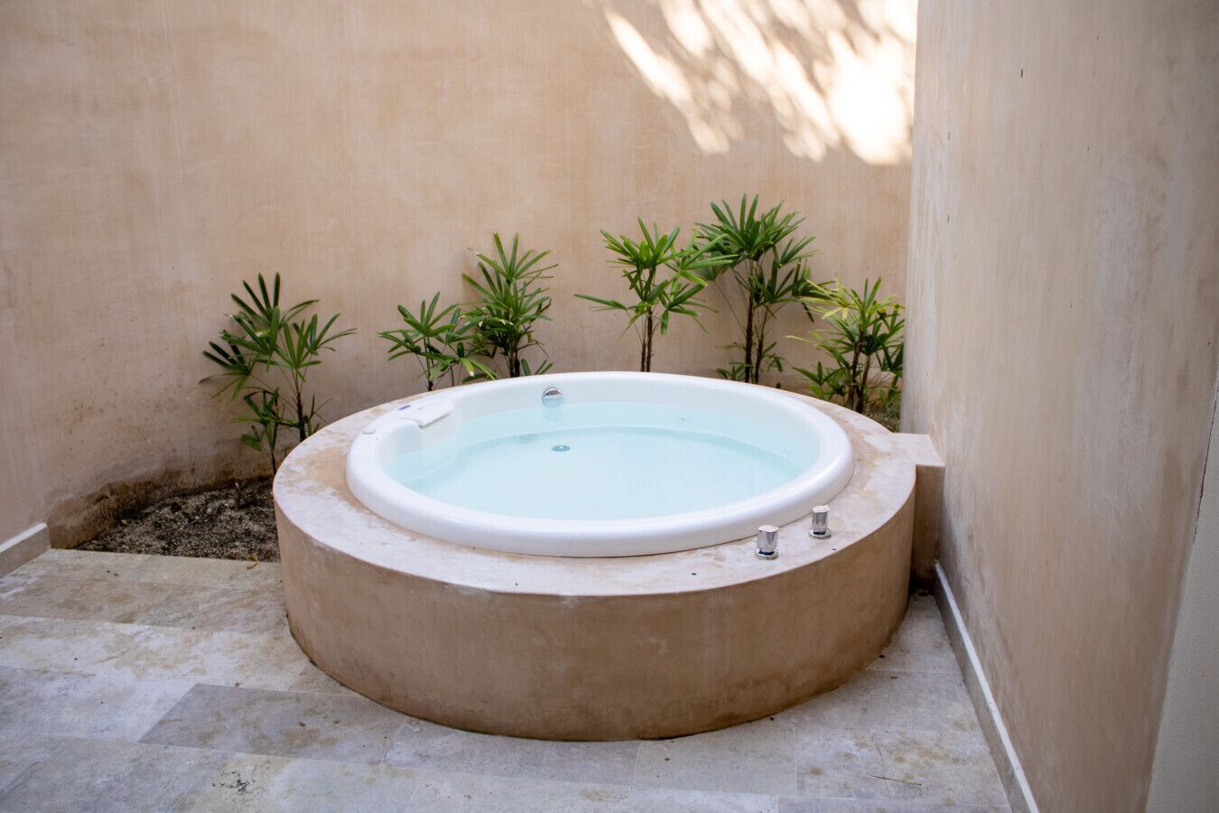 Outdoor spa tub