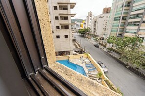 House, Smoking | 3 bedrooms - Apto com Garagem e Ar-condicionado a 600m da Praia (Guarujá)