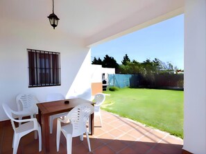 Apartment | Balcony - Chalet con Terraza y Barbacoa a 3 min de la Playa El Palmar (Vejer de la Frontera)