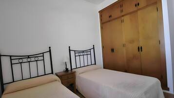 Apartment | 3 bedrooms, iron/ironing board, bed sheets