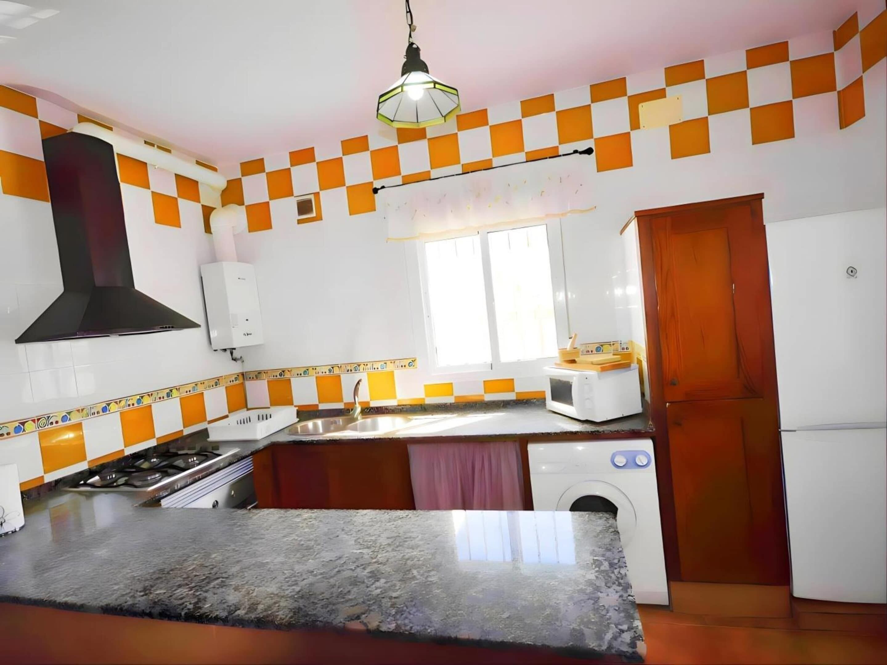 Apartment | Private kitchen | Fridge, oven, stovetop, coffee/tea maker