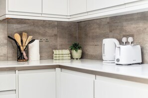Interior - 5 BR Flat |Spacious|Near Shepherd's Bush Stn.|ST (Greater London)
