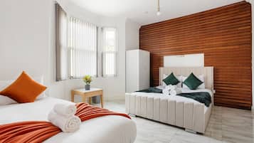 5 bedrooms, iron/ironing board, free WiFi, bed sheets