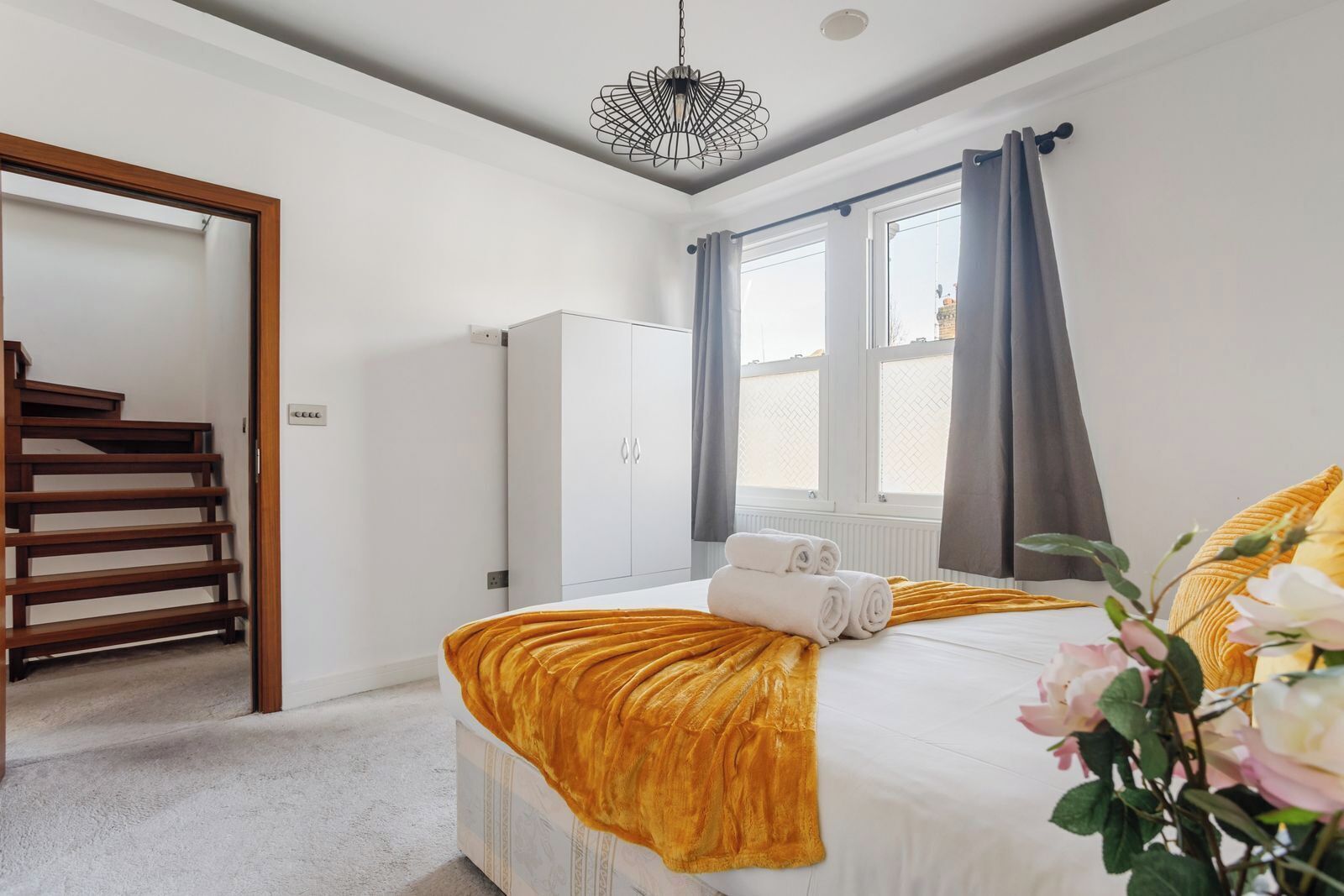 5 bedrooms, iron/ironing board, free WiFi, bed sheets