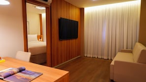Standard Room, 2 Twin Beds | Free WiFi - Soho Plaza Hotel (Águas Claras)
