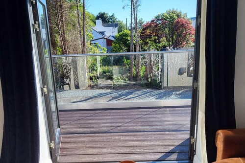 3 Bed House - Sea Views, Balcony, Parking, Pets