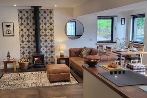 Interior - 3 Bed House - Sea Views, Balcony, Parking, Pets (Dunoon)