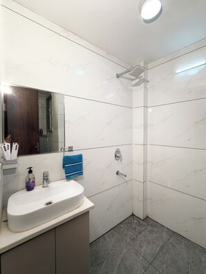 Apartment, 3 Bedrooms, Accessible, Smoking | Bathroom - Tapeshwar Heights Ha (New Delhi)