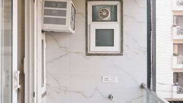 Apartment, 3 Bedrooms, Accessible, Smoking | Interior