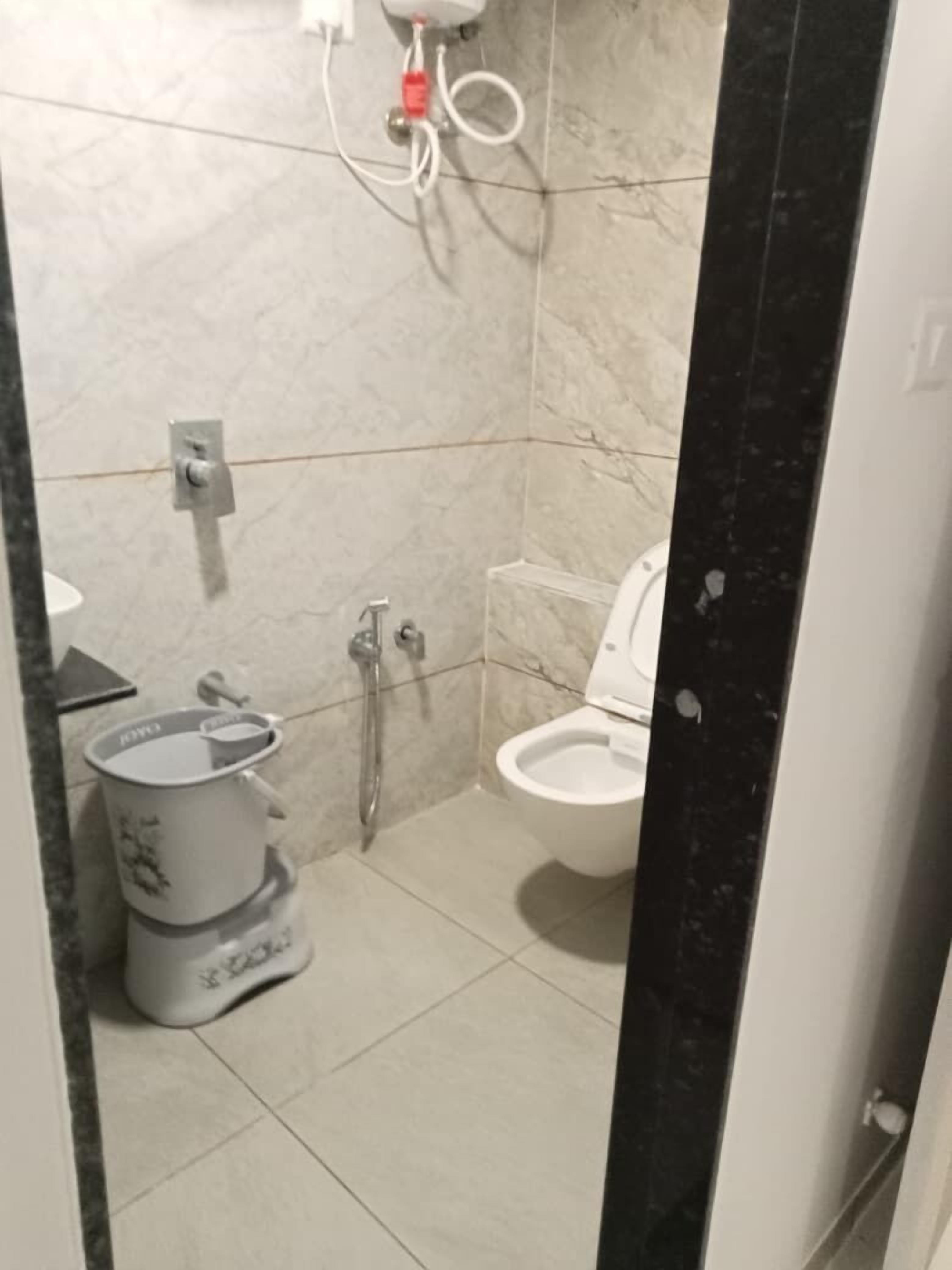 A bathroom with a toilet, a bidet, and a sink.