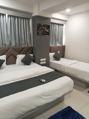 Deluxe Room, City View - Hotel Apple Lake (Ahmedabad)