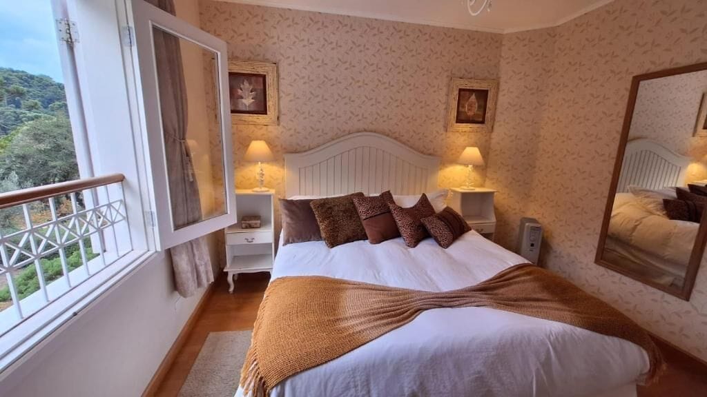 Deluxe szoba, 1 queen (nagyméretű) franciaágy, nemdohányzó, kilátással a kertre