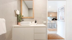 Bathroom - Sunrise Ocean View – relax in style with effortless with easy seaside comfort (Kiama)