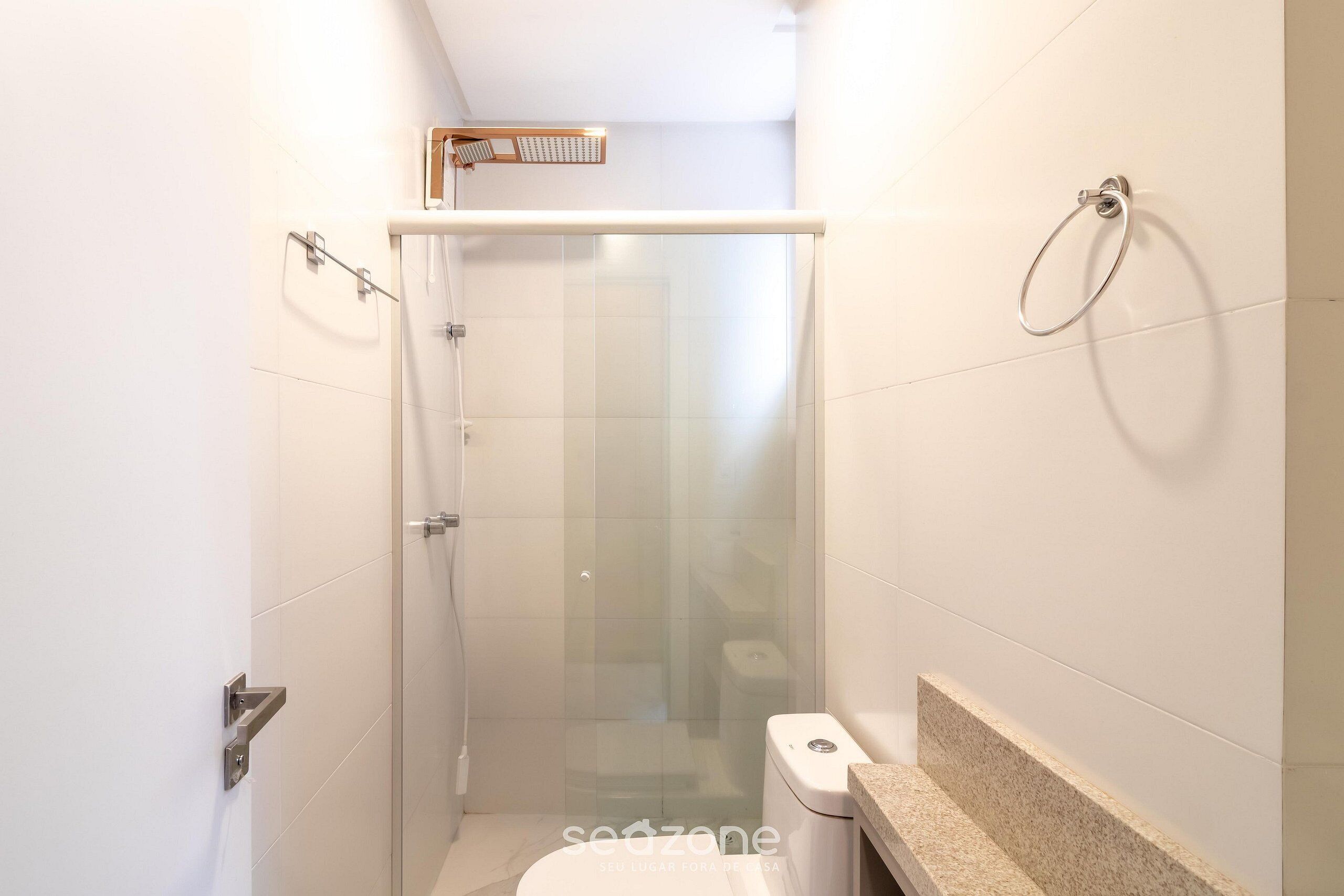 Apartamento básico | Banheiro | Chuveiro 