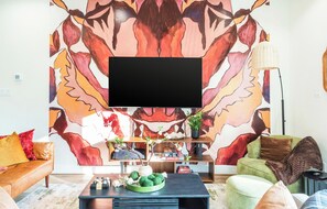 Smart TV, chimenea y tenis de mesa 