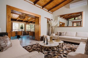 Video library - Hotel Dorys de Lourdes (Paiguano)