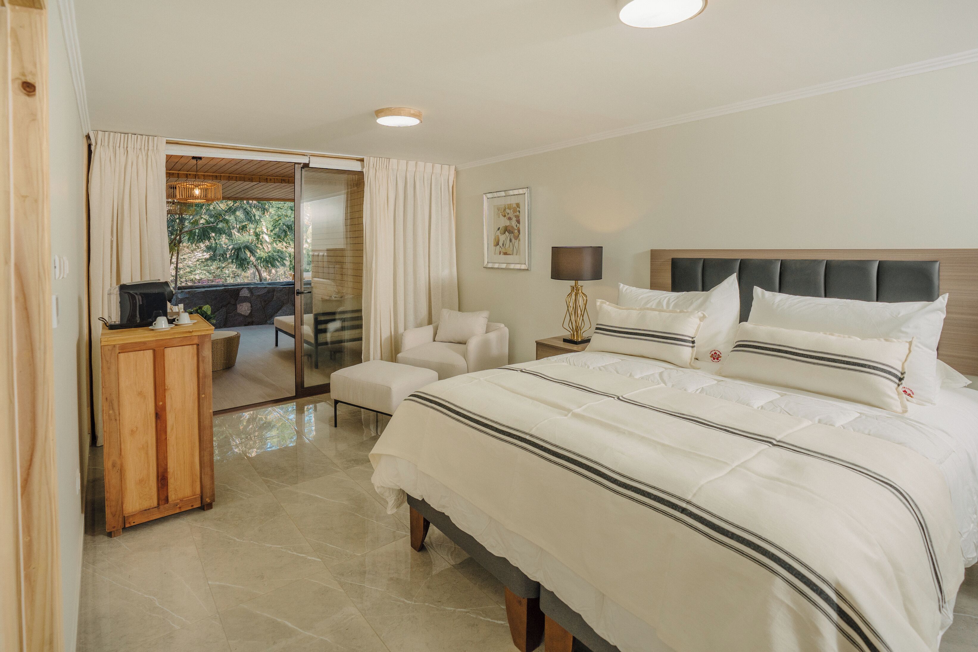 华丽套房, 阳台, 山谷景观 | 客房内保险箱、办公桌、笔记本电脑工作区、免费 WiFi