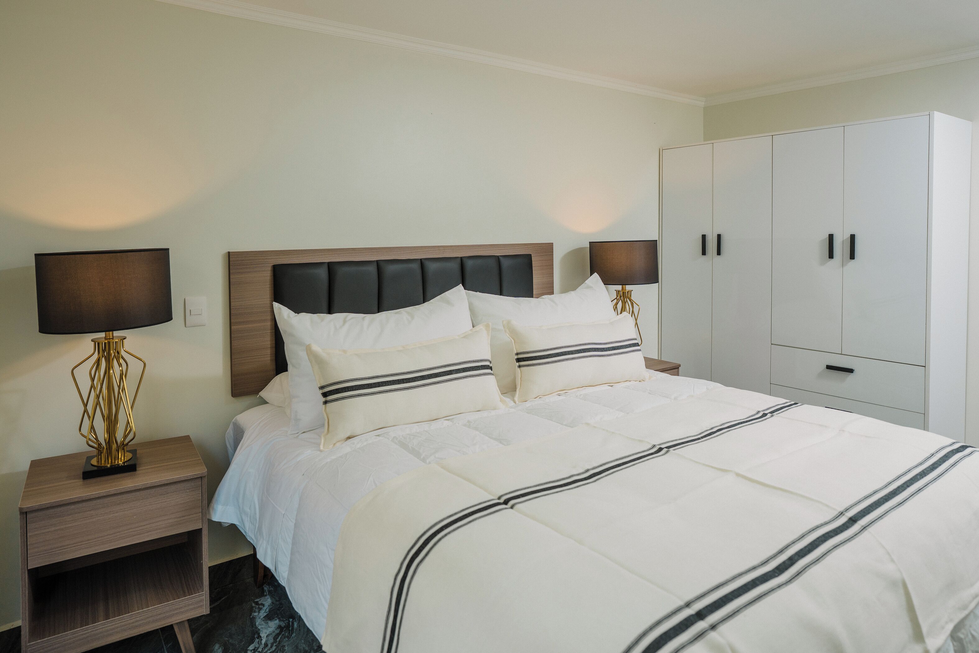 Minibar y caja de seguridad en la habitación 