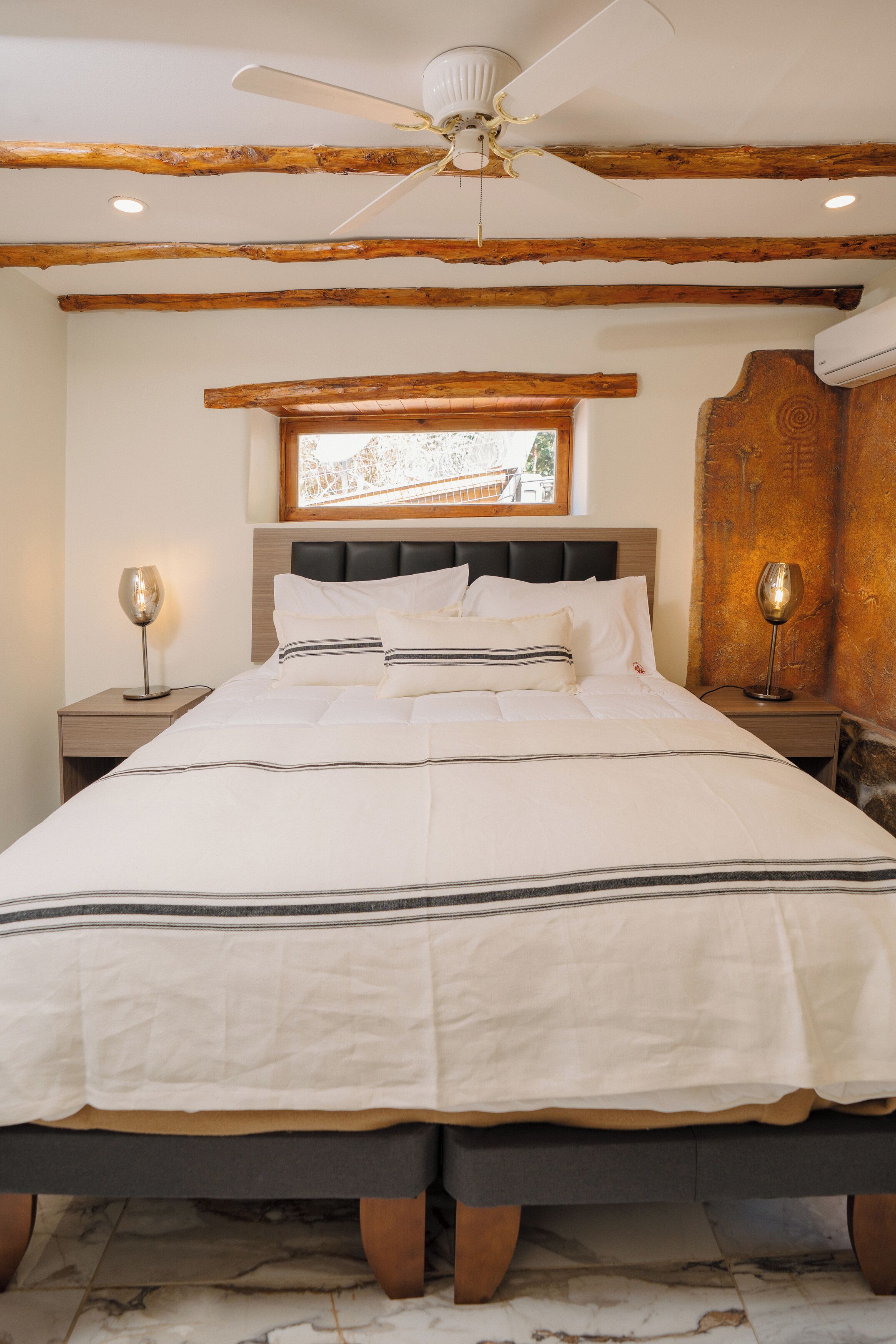 Minibar y caja de seguridad en la habitación 