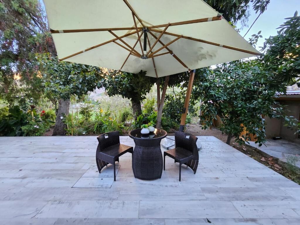 Kahden hengen deluxe-huone (yksi tai kaksi sänkyä), parveke, näköala laaksoon | Tallelokero huoneessa, työpöytä