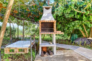 Outdoor dining - O Miminho, a Home in Madeira (São Jorge)