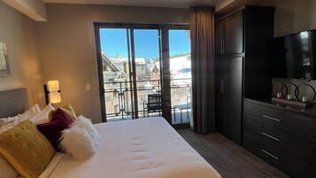 Strykejern/-brett, internettilgang og sengetøy