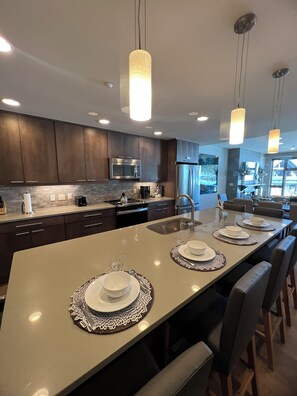 Micro-ondes, four, plaque de cuisson, lave-vaisselle