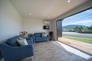 Interior - Glaisnock Cottage - Te Anau Holiday Home (Te Anau)
